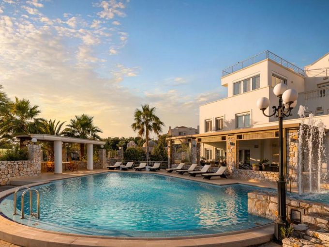 Epavlis-akritiri-villa-crete-rental-luxury-holidays