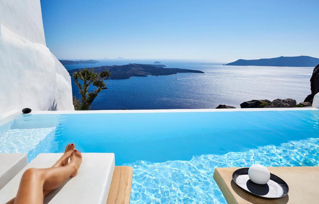 etheras-villa-rental-santorini-luxury-holidays (4)