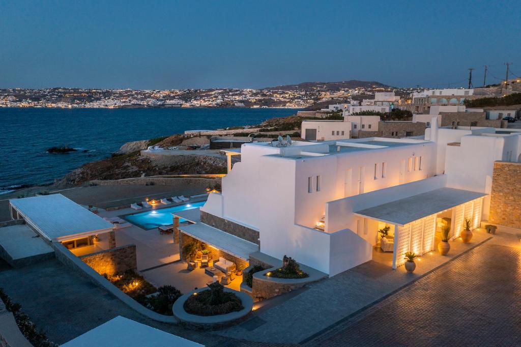 white-serenity-villa-luxury-holidays-rental