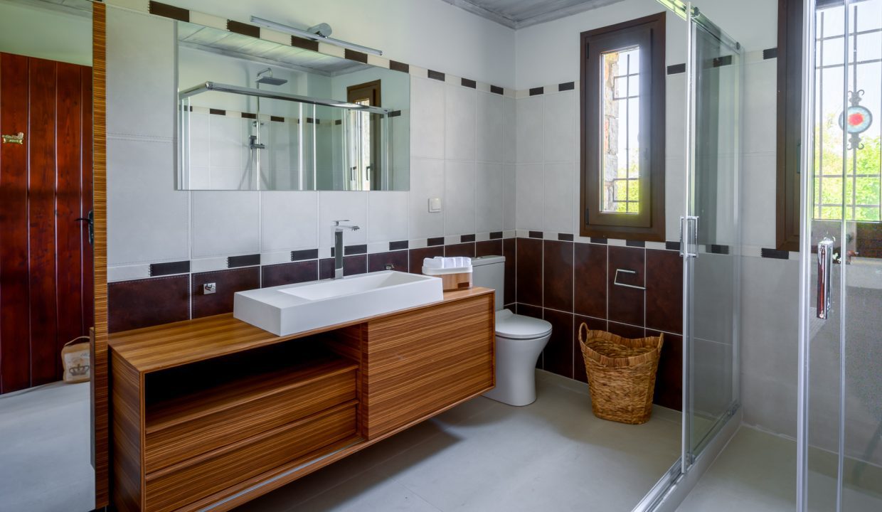 villa-vicanti-master-bathroom-1