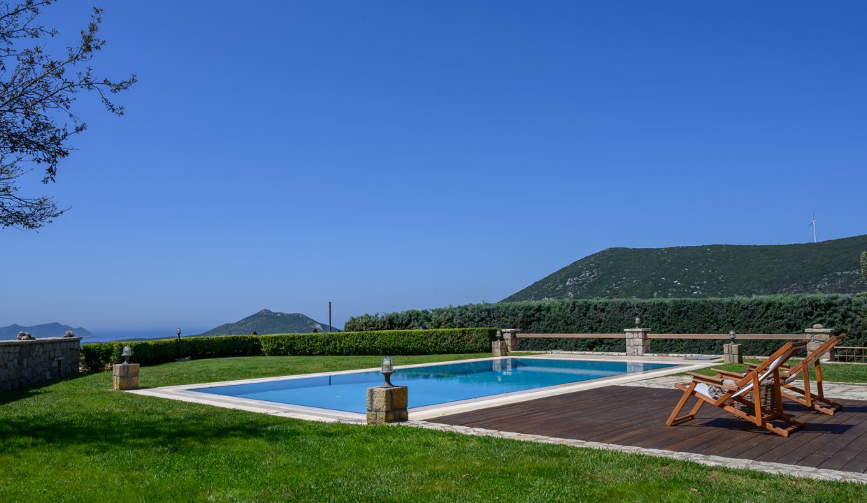 villa-vicanti-swimming-pool-11