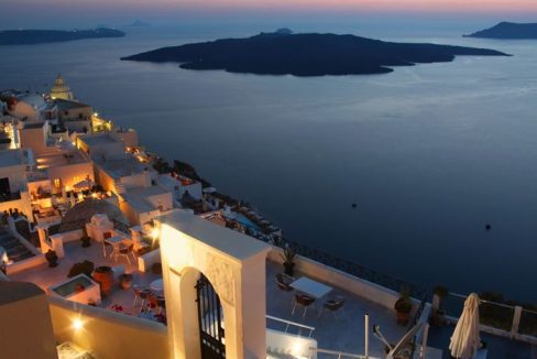 santorini-volcano-island-greece-luxury-holidays-4